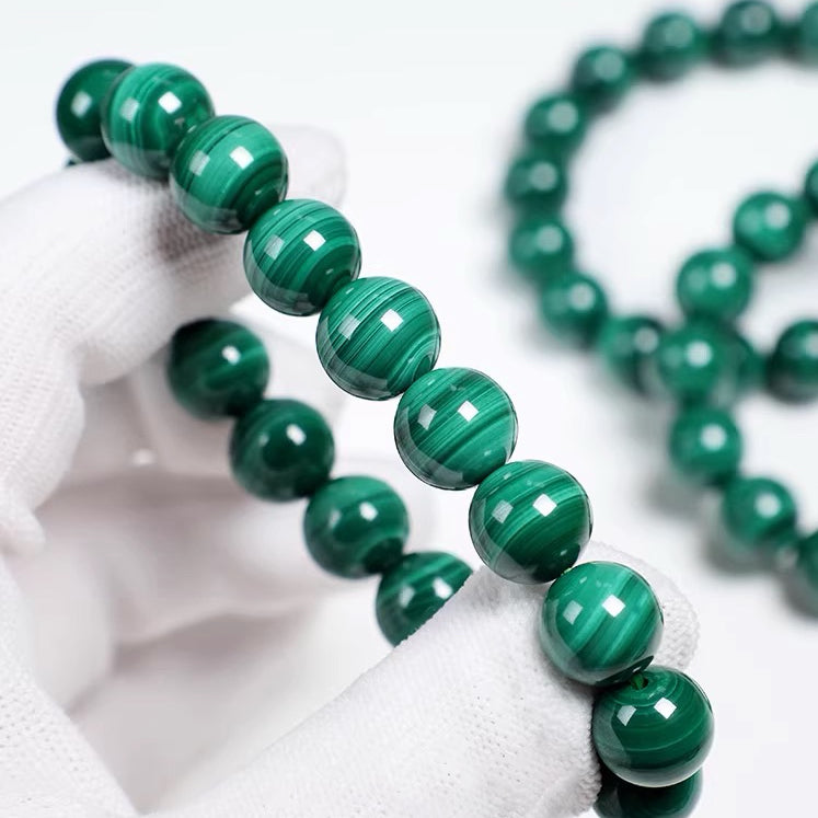 Deep Green Healing Crystal | MOONQUIET
